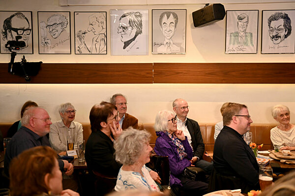 Verein Die Laden-Hüter mit Matinee in der Lach - und Schießgesellschaft in München, 2023