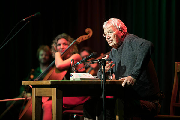 Gerhard Polt und die nouWell Cousines in Ismaning, 29023