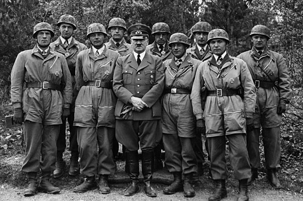 Hitler with paratroopers, 1940