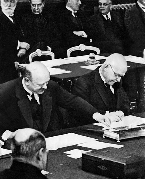 Gustav Stresemann and Hans Luther sign the Locarno Treaties, 1925