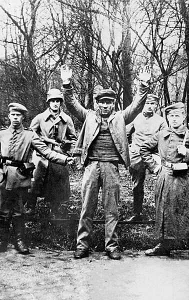 Worker shortly before he is shot, 1919