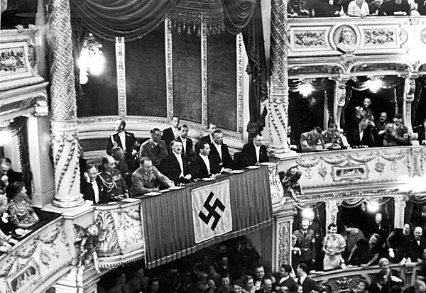 Hitler, Buerckel, Goebbels, Sey†-Inquart, Bormann in the Opera in Vienna