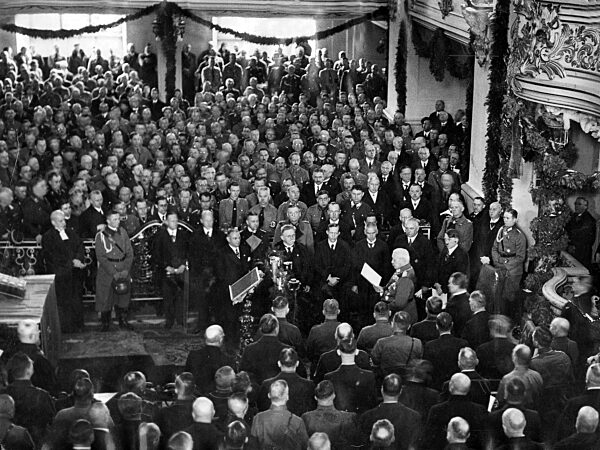 Hindenburg bei seiner Rede in der Garnisonskirche am Tag von Potsdam, 1933