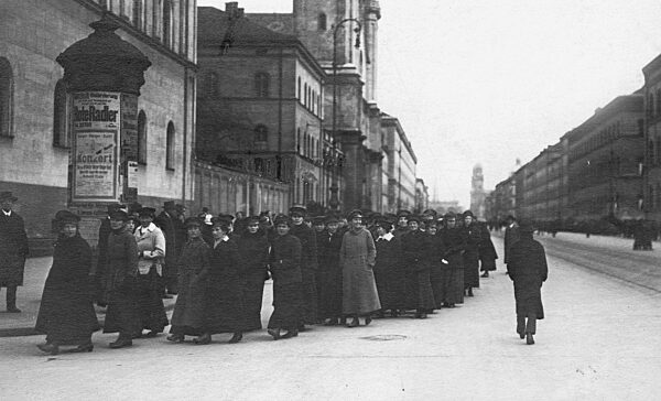 Demonstration of women in Munich, 1919