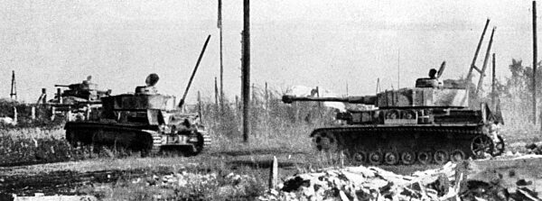 Deutsche Panzer IV während des 'Unternehmen Zitadelle', 1943