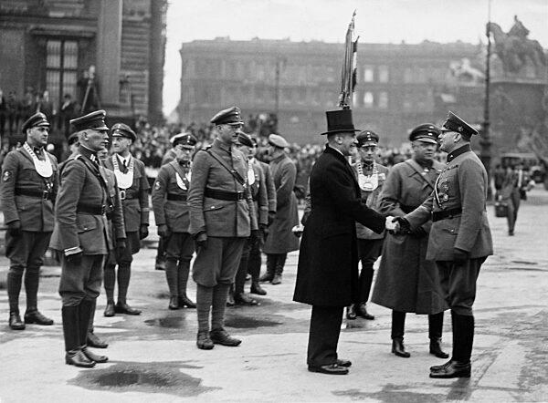 Chancellor Franz von Papen with Stahlhelm-leaders, 1932