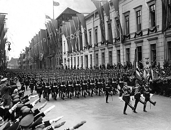 Parade der "Leibstandarte-SS", 1939