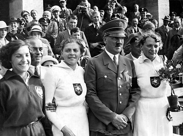 Adolf Hitler wiht the Olymic javelin throwing champions, 1936