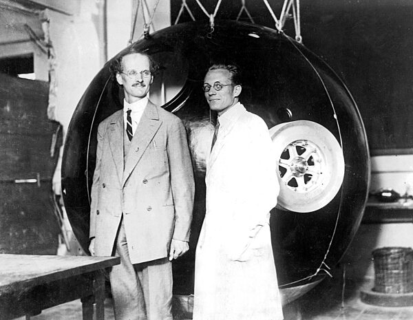 Auguste Piccard (l.) with his assistent Kipfer in front of basket of the aluminium bollon