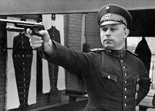 Police on the shooting range, 1936