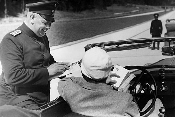 Traffic control on the highway, 1937