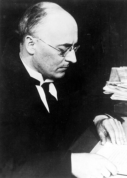 Reichskanzler Brüning, 1930