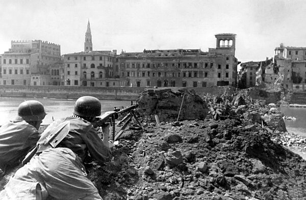 Nazi German soldiers fighting in Florence, 1944