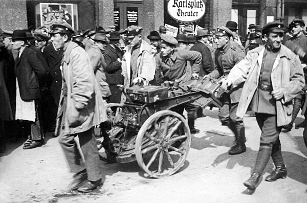 Red Army members with a mortar dispenser in Munich, 1919
