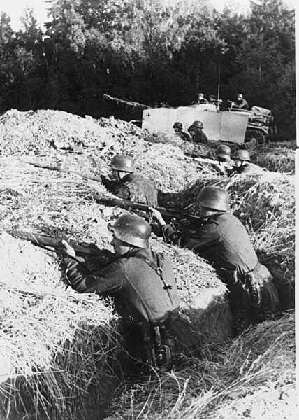 German soldiers in position on the Eastern Front, 1944