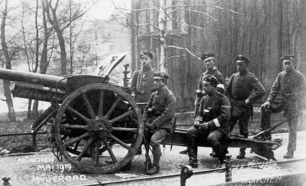 Government troops on the Isar river bank after the overthrow of the Munich Soviet Republic, 1919