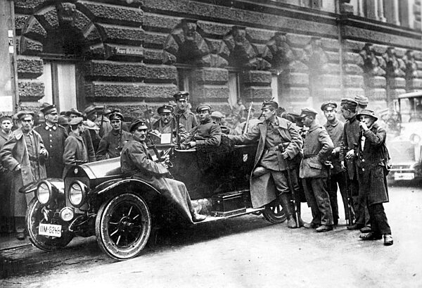 Armed supporters of the Bavarian Soviet Republic in Munich, 1918
