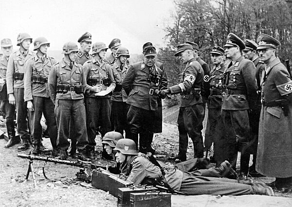 Ley visits Territorial Army