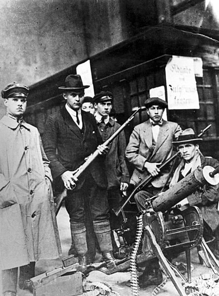 Red Army members with a machine gun in Munich, 1919