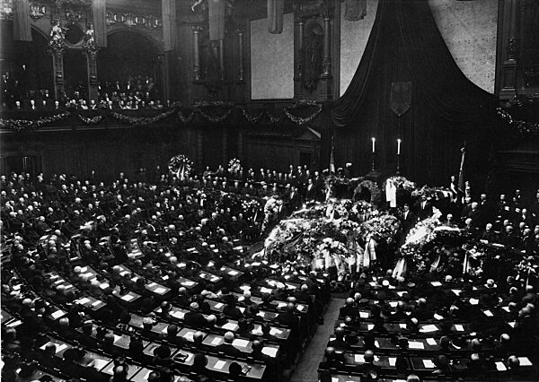 Funeral service for Gustav Stresemann in the Reichstag, 1929