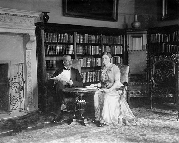 Theobald von Bethmann Hollweg mit Ehefrau Martha, August 1913