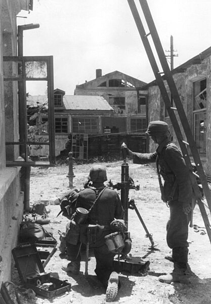 Deutscher Granatwerfer bei Kämpfen um Sewastopol, 1942