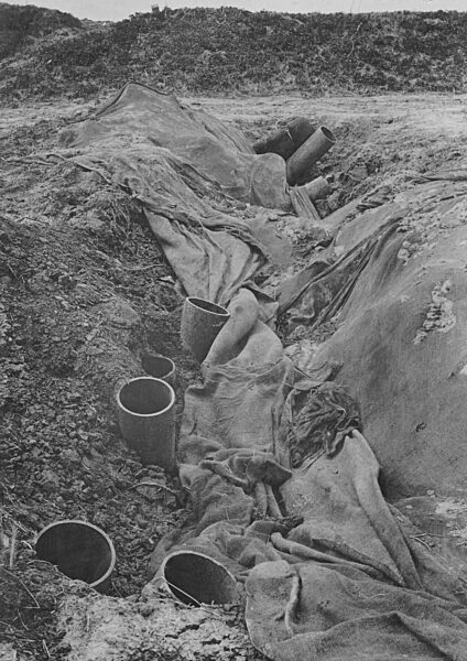 Englische Gasbehälter an der Westfront, 1918