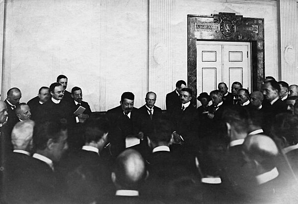 Friedrich Ebert (centre) at a press reception on the day of his election as 1st President and Chancellor of the Weimar Republic, 11 February 1919 (b/w photo)