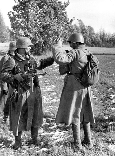 German soldier captures a Russian infantry, 1941