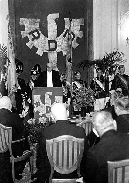 Reich Chancellor Heinrich Bruening during a speech at the RDI