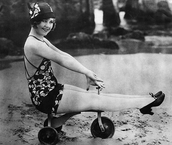 Swimsuit trends, 1925