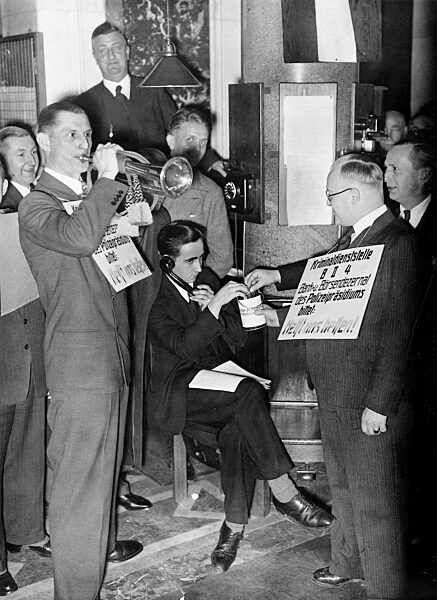Police collect money, 1934