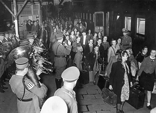 Heimkehr evakuierter Kinder nach Berlin, 1941