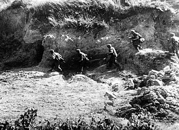 Paratroopers after landing in Crete in May 1941