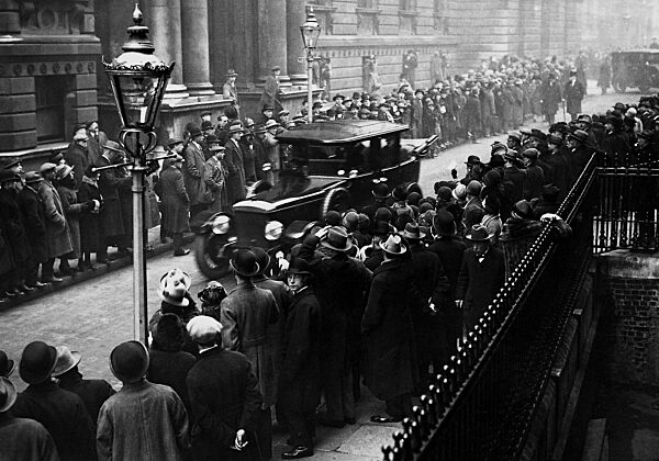 Crowd in Downing Street after the signing the Locarno Treaties, 1925