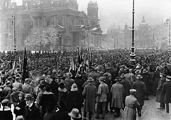 Demonstration against the signing of the Locarno Treaties in the Berlin Lustgarten, 1925