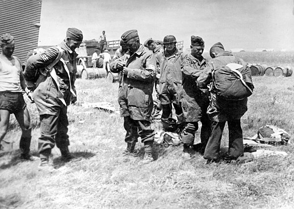 German paratroopers at the airfield in Heraklion, May 1941