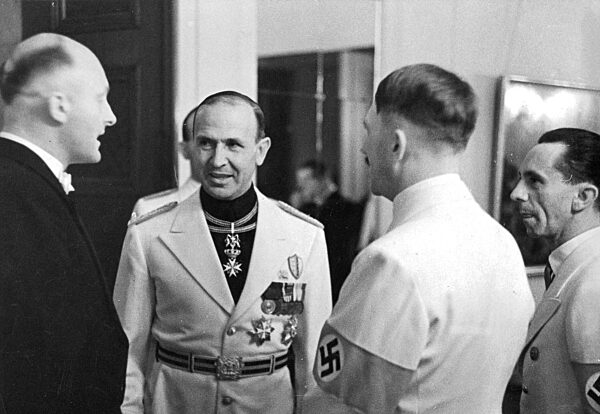 Dino Alfieri, Adolf Hitler Joseph Goebbels bei Empfang zum Tag der Deutschen Kunst