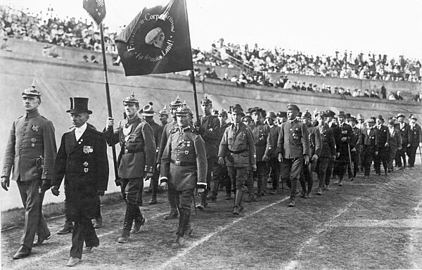 Volunteer corps veterans on "Frontline Soldier Day", 1921