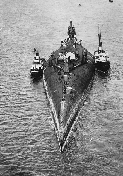German war ship is taken to be broken up, 1934