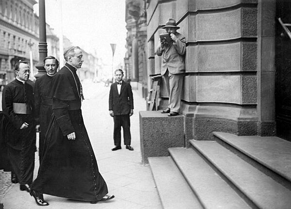 Nuncio Eugenio Pacelli on the way to sign the Prussian concordat, 1929