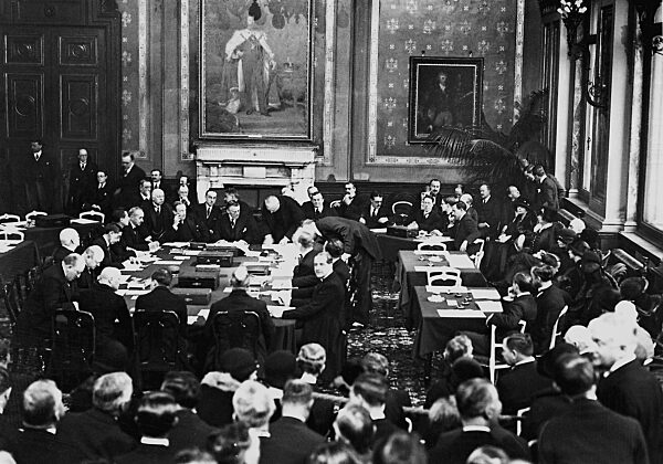 Signing of the Locarno Treaties in London, 1925