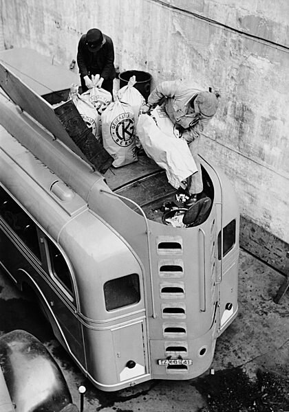 Omnibus mit Holzgasantrieb, 1941