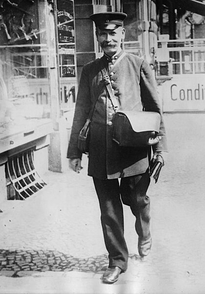 Postman, 1910