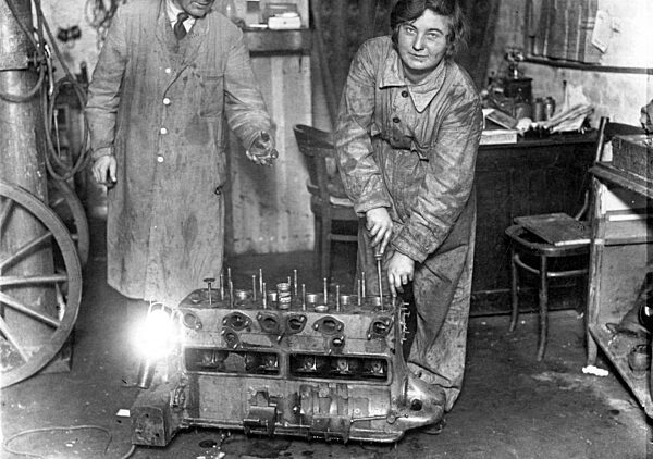 Weiblicher Schlosserlehrling, 1932