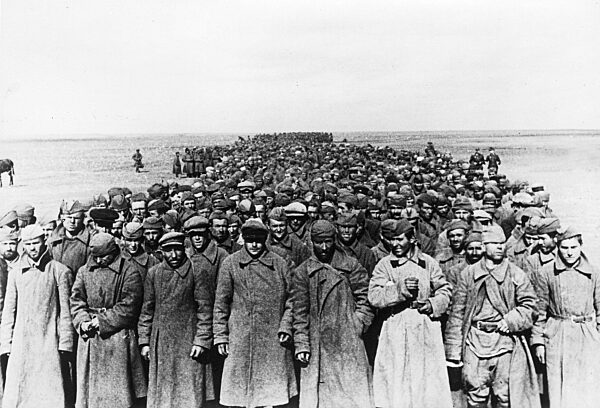 Soviet prisoners of war after the battle of the Sea of Azov, 1941