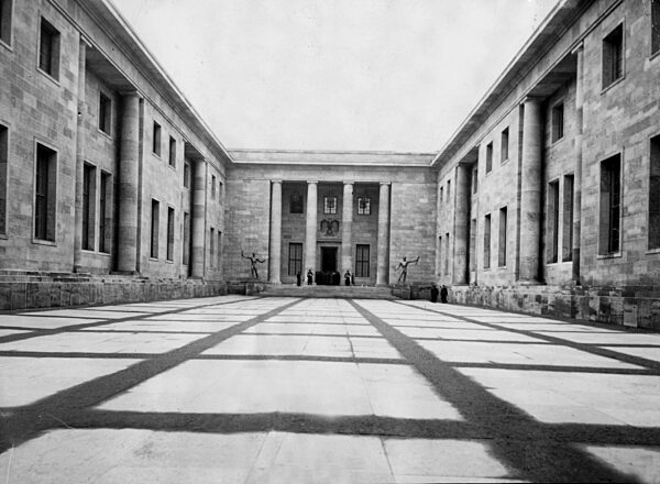 Innenhof des Neubaus der Reichskanzlei, 1939