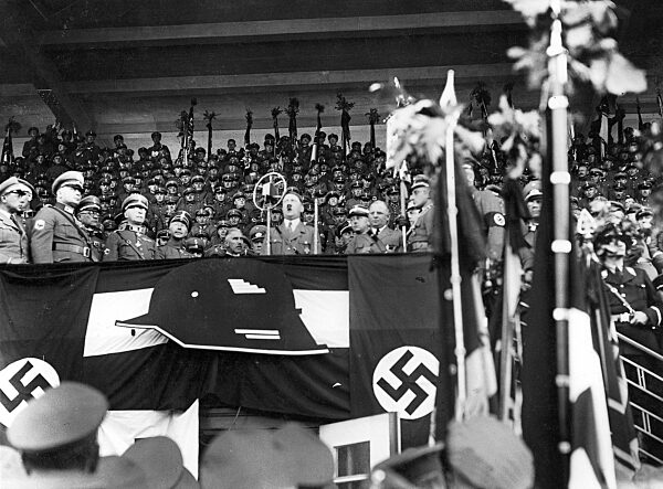 Adolf Hitler speaks at a "Stahlhelm" event.