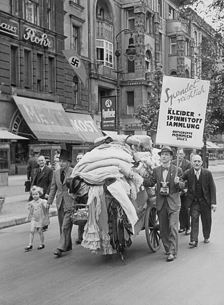 Textile collection during the war in Berlin, 1942