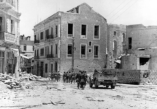 German paratroopers after the seizure of Heraklion, Crete 1941